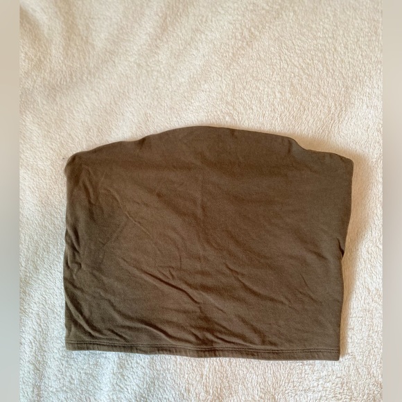 Set of 2 Garage Cropped Tube Tops In Red and Green. - Picture 6 of 8